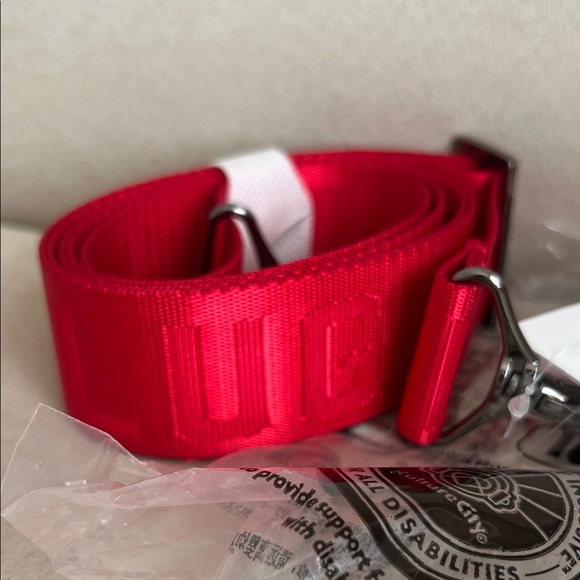 NWT Lug 1.5”W Webbed Crossbody Strap in Poppy Red - Picture 2 of 5